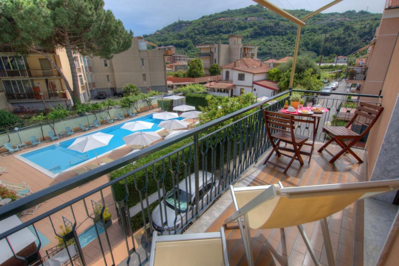Residence Holidays Pietra Ligure Ngoại thất bức ảnh