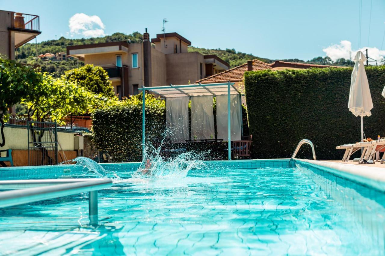 Residence Holidays Pietra Ligure Ngoại thất bức ảnh