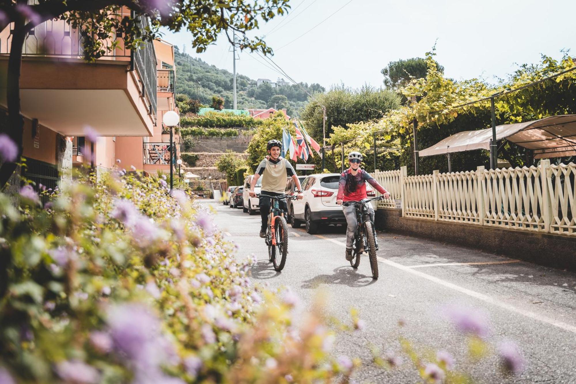 Residence Holidays Pietra Ligure Ngoại thất bức ảnh