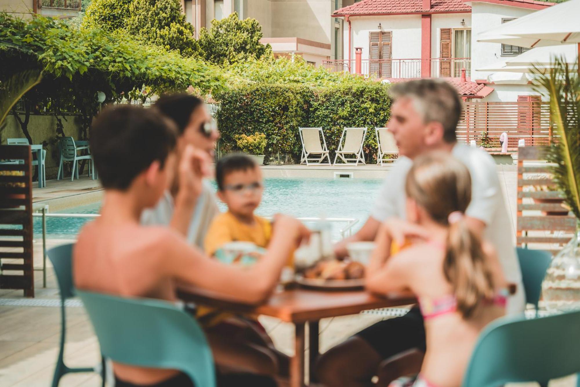 Residence Holidays Pietra Ligure Ngoại thất bức ảnh
