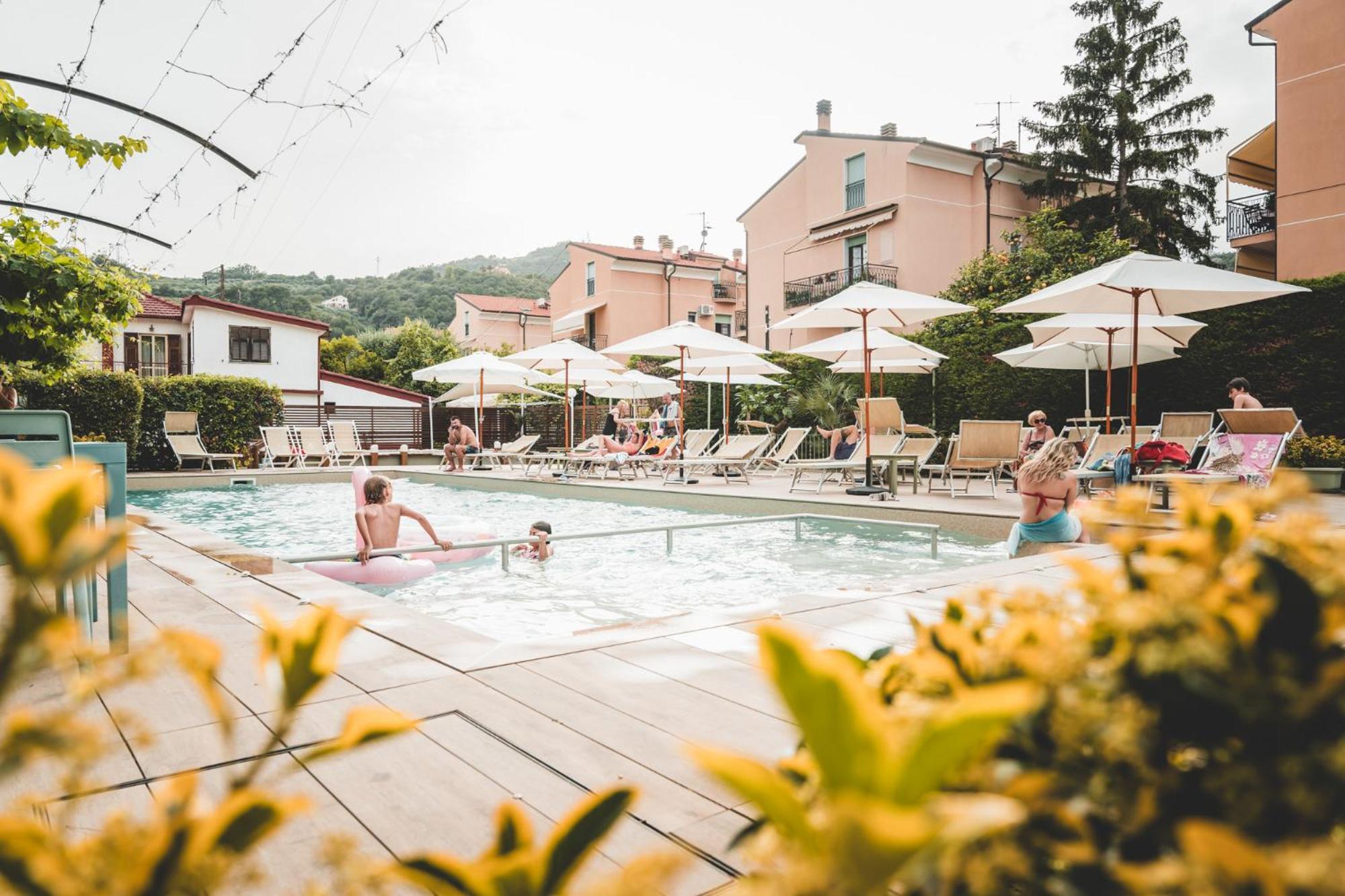 Residence Holidays Pietra Ligure Ngoại thất bức ảnh