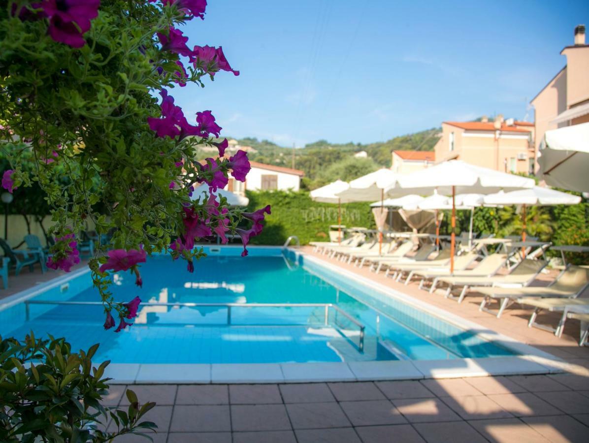Residence Holidays Pietra Ligure Ngoại thất bức ảnh